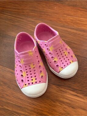 Native Kids Slip-On Water Shoes in Pink with Yellow Stars Toddler C6